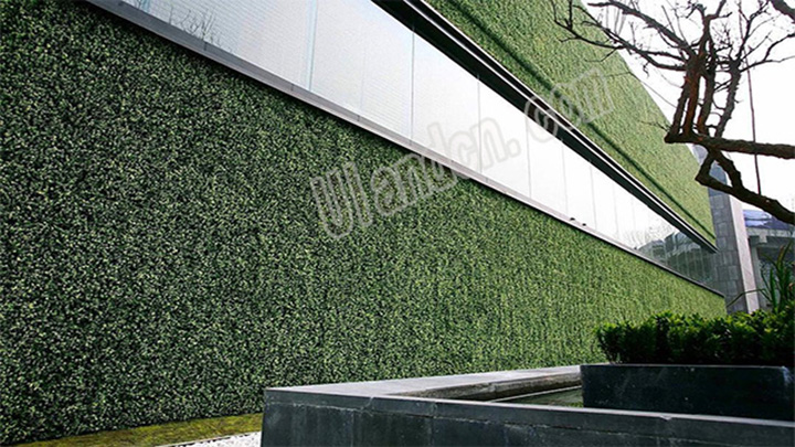 仿真植物墻裝飾的辦公樓建筑外墻